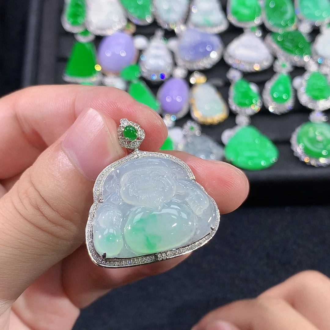 翡翠18K金镶嵌颈饰