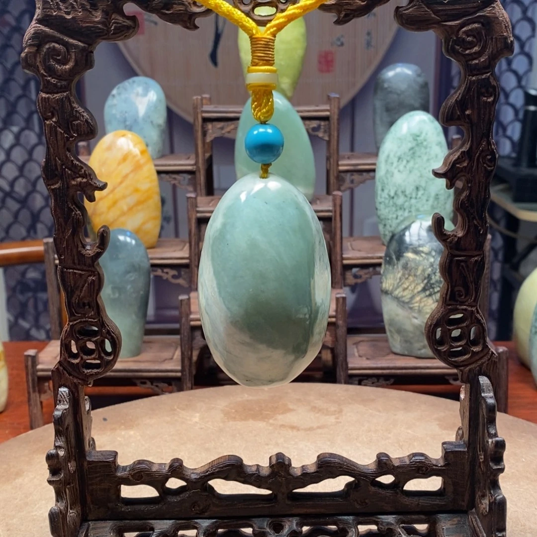 山***盟岫玉未镶嵌珠宝奇石