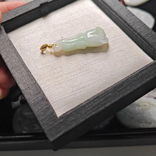 翡翠未镶嵌颈饰天然翡翠吊坠