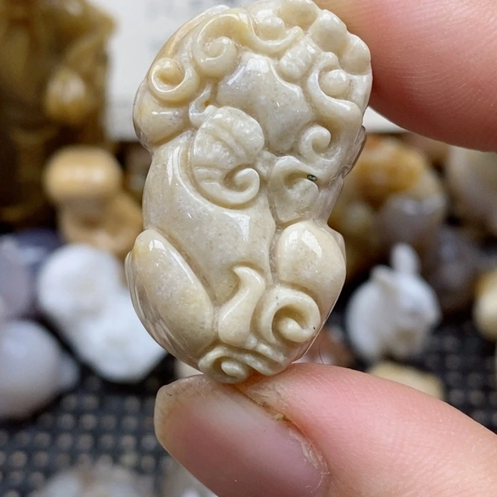 颈饰未镶嵌硅化珊瑚（珊瑚玉）小