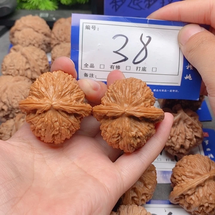 把件桃核40白狮子38号牌