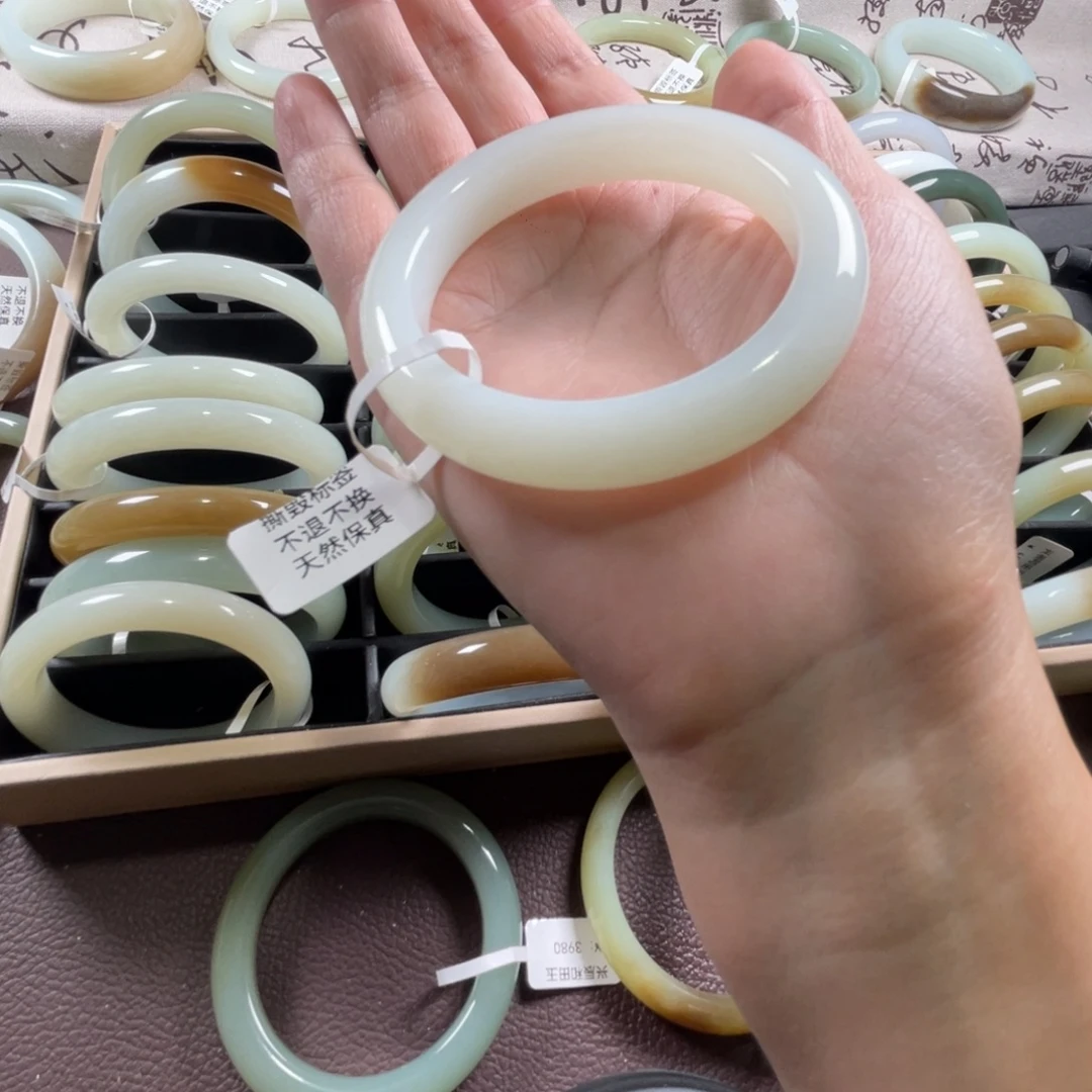 和田玉未镶嵌手镯