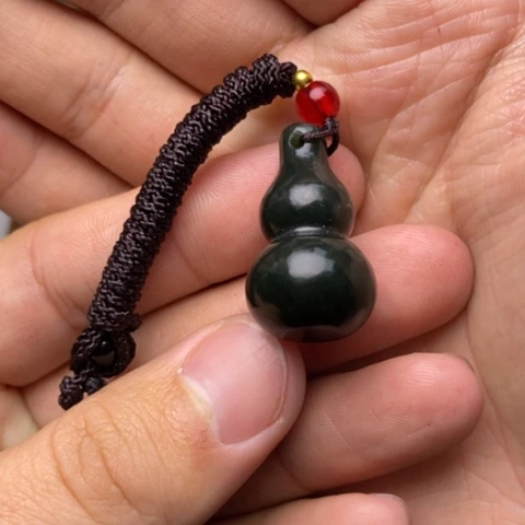 s***仓和田玉未镶嵌颈饰