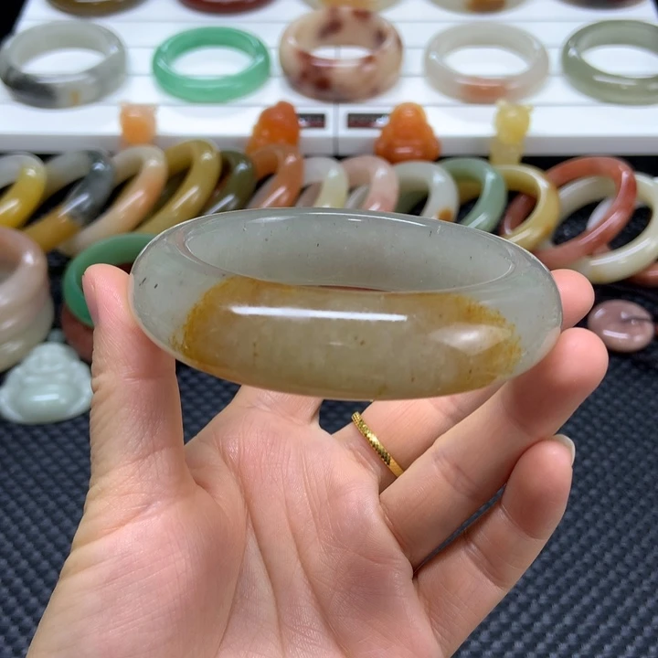 石英质玉未镶嵌手镯