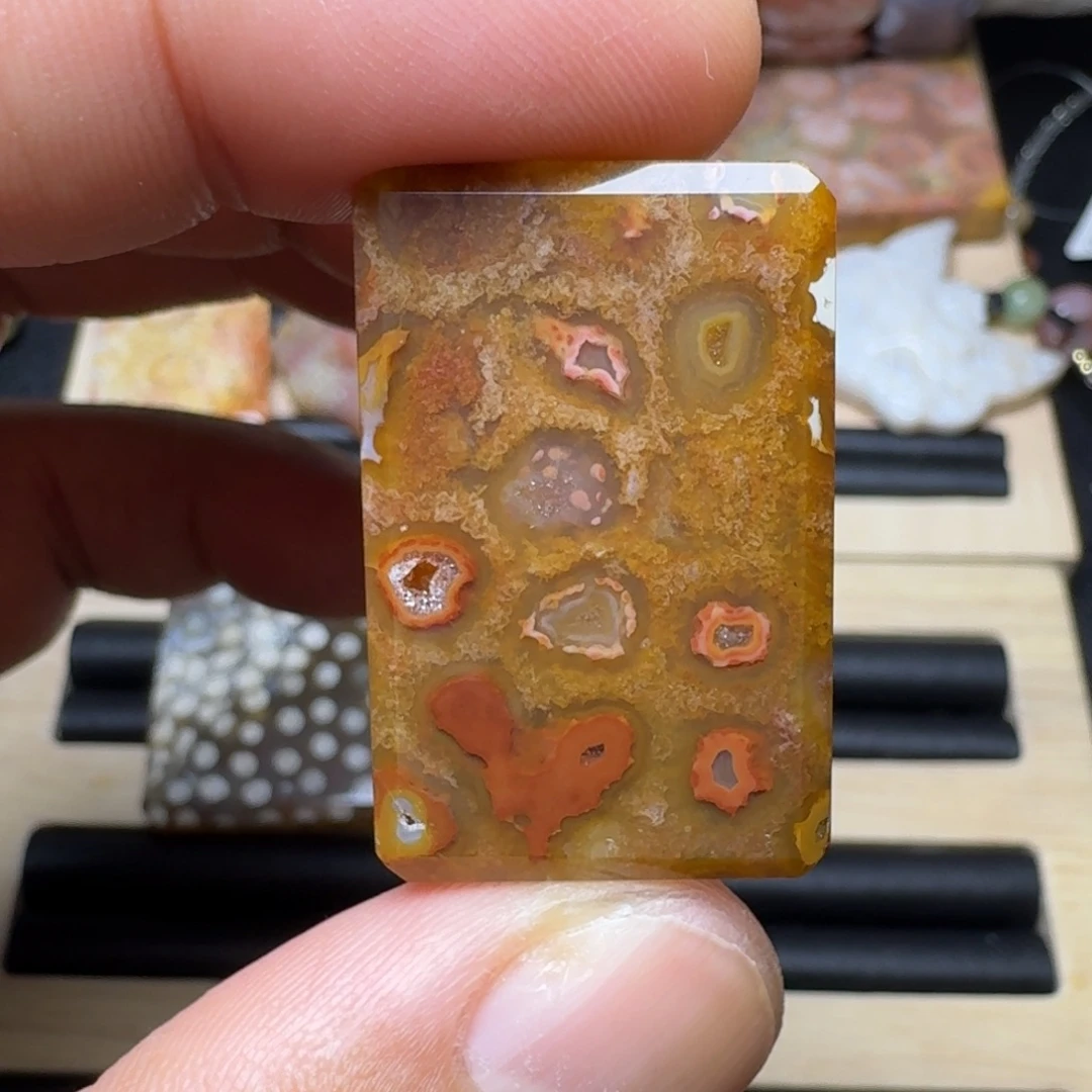 未镶嵌纯天然色有机玉石保真色石英质玉