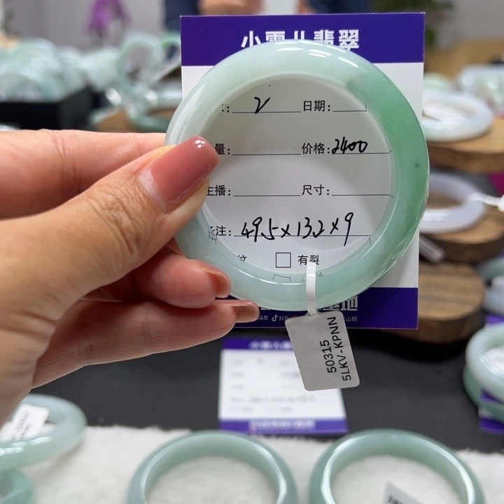 喻***未镶嵌手镯翡翠2。