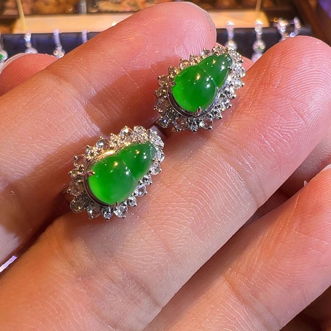 翡翠耳饰18K金镶嵌高冰种阳绿葫芦起光