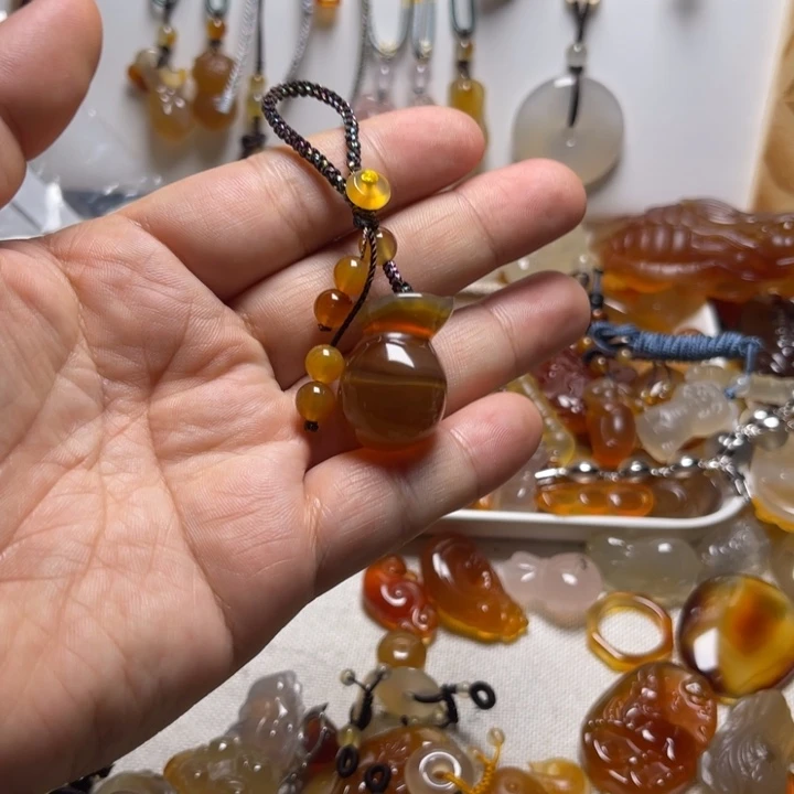 平***福玛瑙/玉髓未镶嵌颈饰005