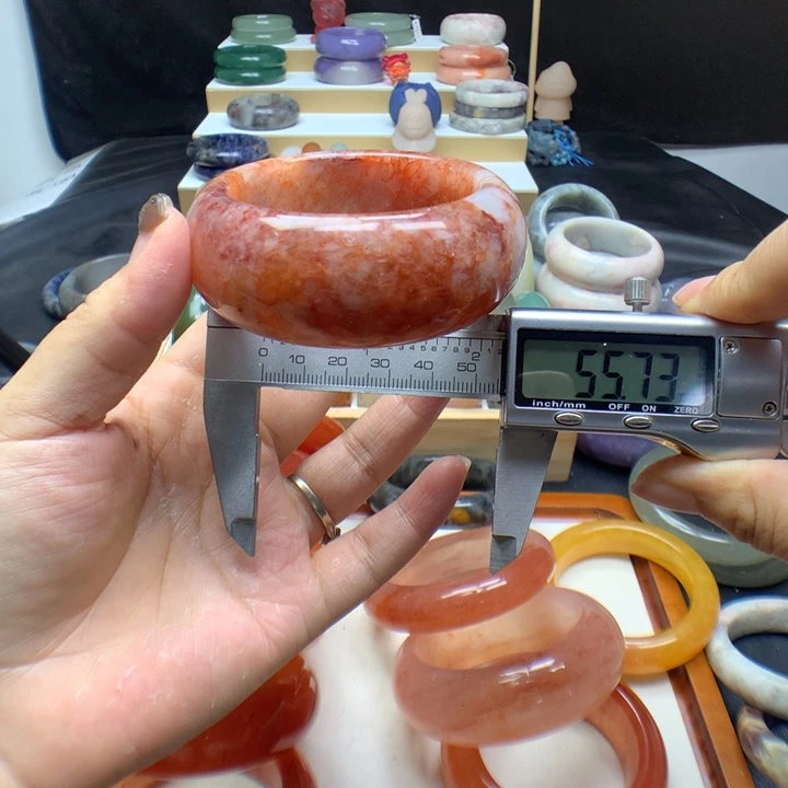 未镶嵌手镯石英质玉