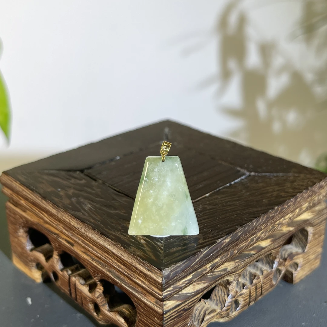 JTA10-016  天然缅甸翡翠A货 18K扣头无事牌