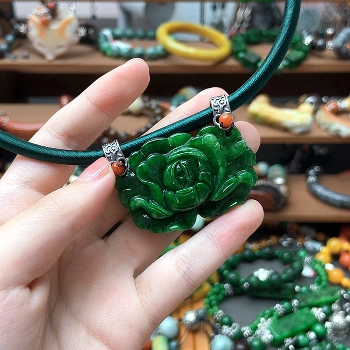 翡翠未镶嵌颈饰饰品