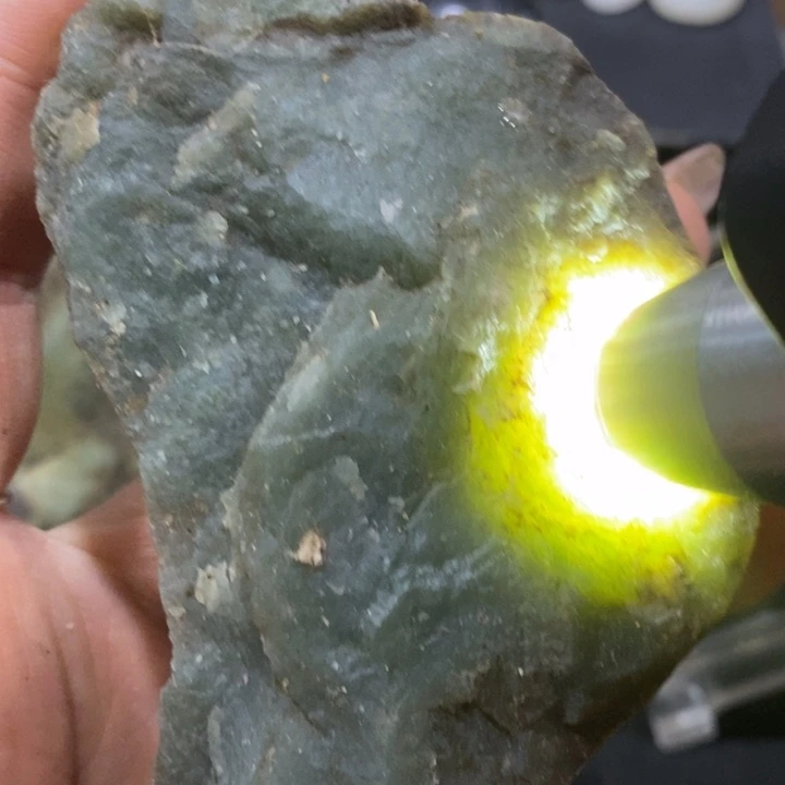 颈饰未镶嵌和田玉（子料）