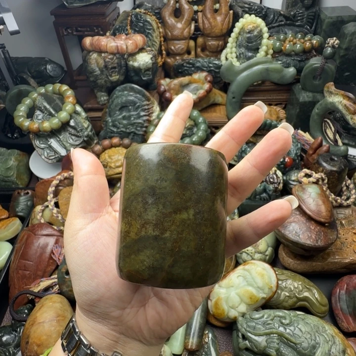 透闪石质玉未镶嵌珠宝奇石