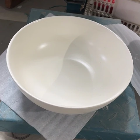 微瑕，不能明火，口径25，高9哑光白色一个