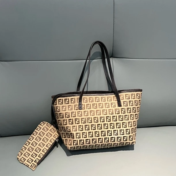 95新 FENDI/芬迪 芬迪棕花小托特