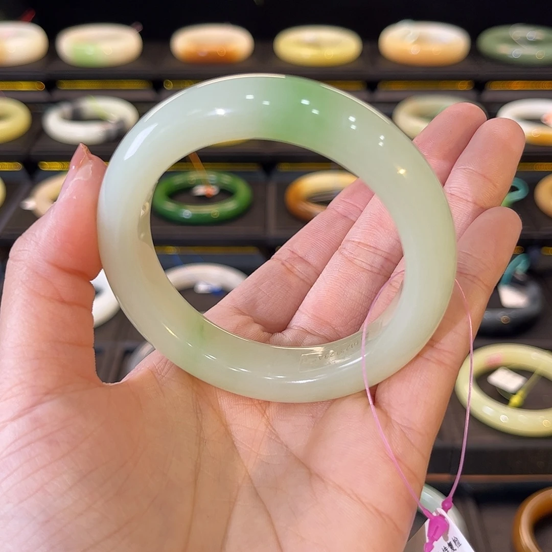 和田玉未镶嵌手镯油糕翠青