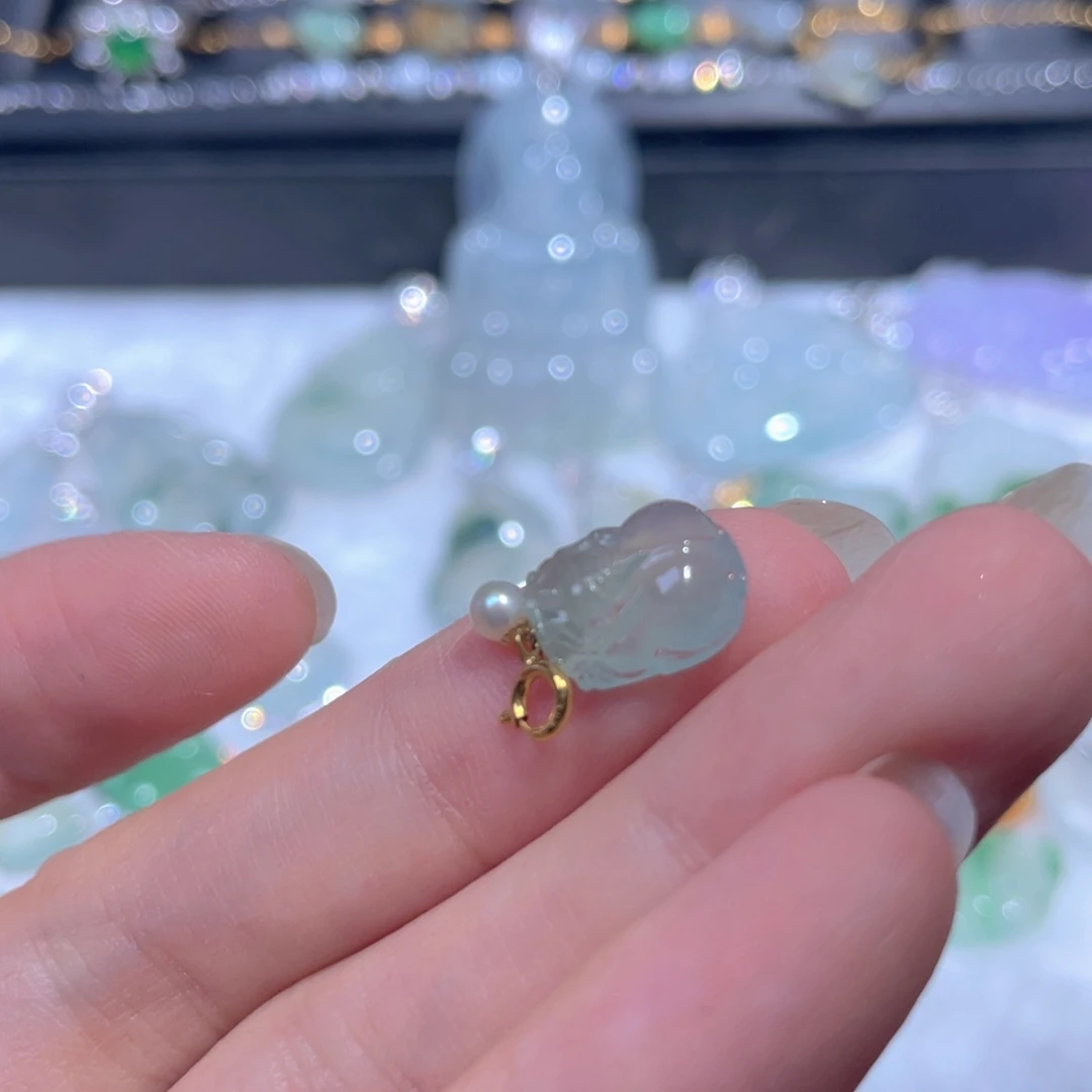 翡翠18K金镶嵌颈饰翡翠