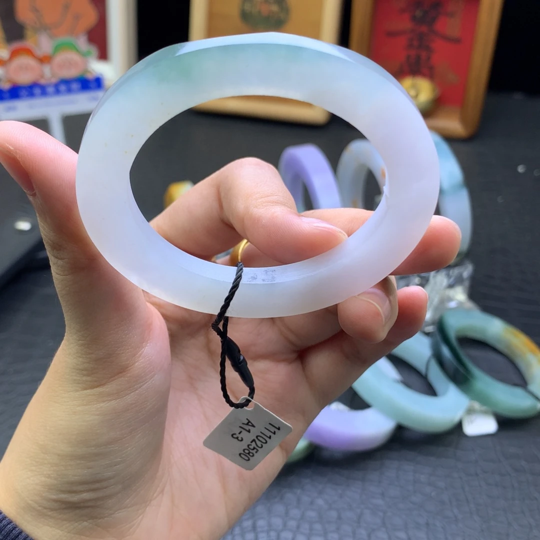 定制翡翠未镶嵌翡翠手镯