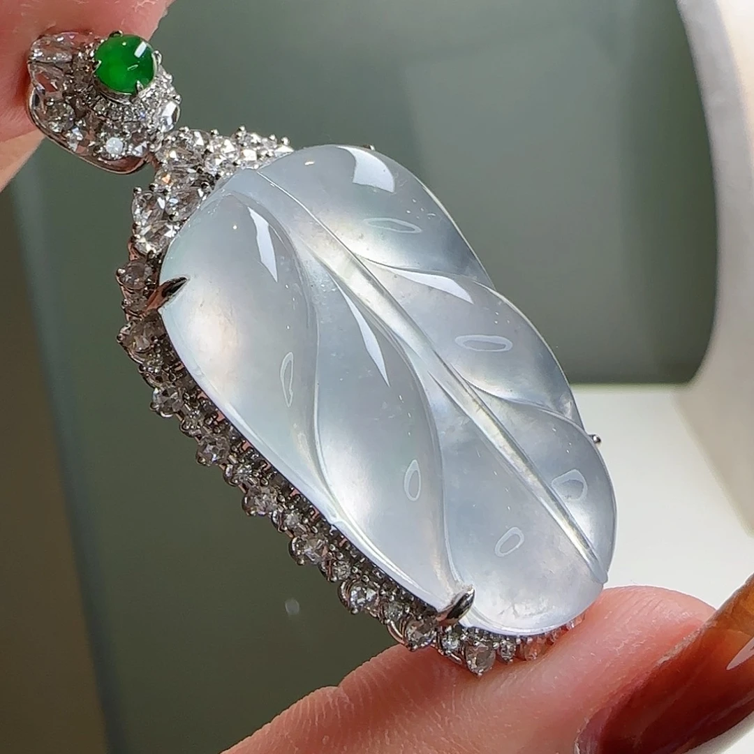 颈饰18K金镶嵌翡翠天然翡翠