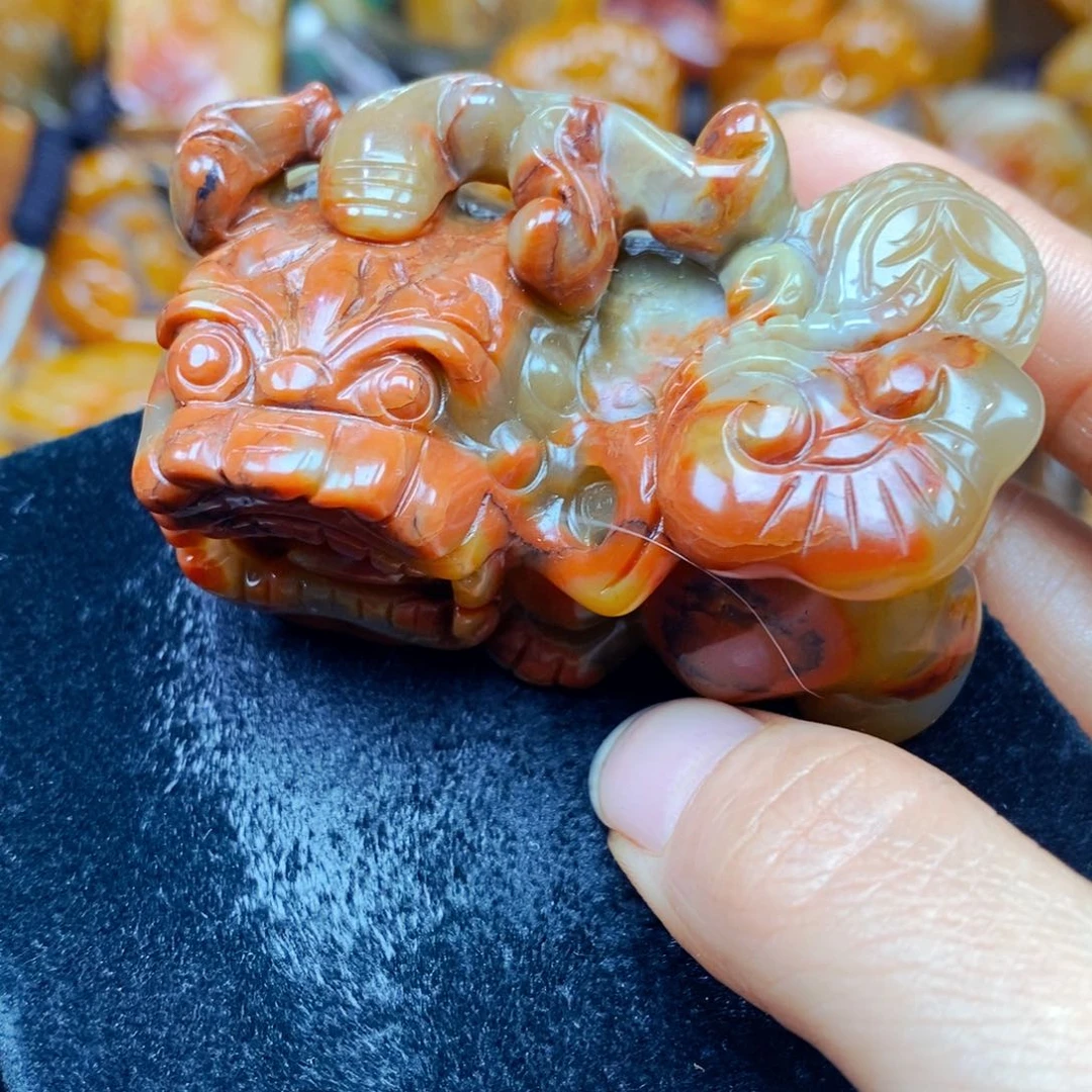 未镶嵌石英质玉（黄龙玉）颈饰