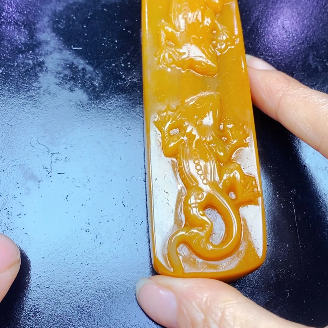 未镶嵌石英质玉（黄龙玉）颈饰