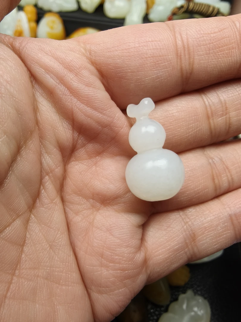 白玉葫芦立体随型颈饰精致简约国风