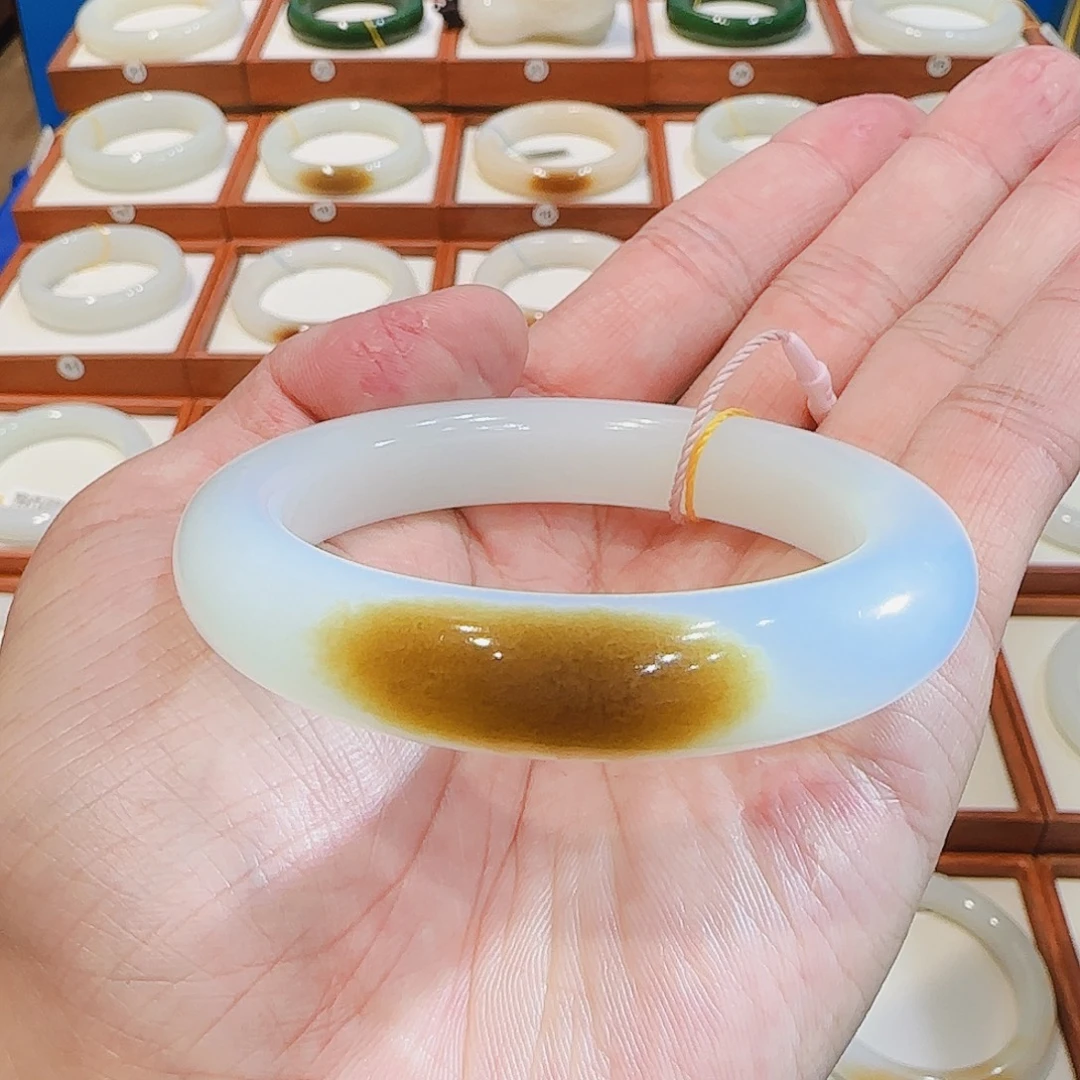 和田玉未镶嵌手镯且末一口咖糖55 56 57