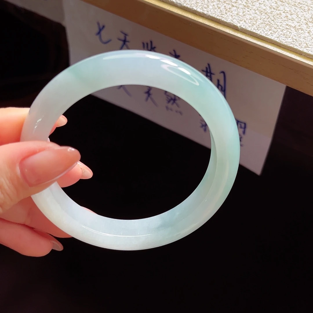 翡翠手镯未镶嵌手镯