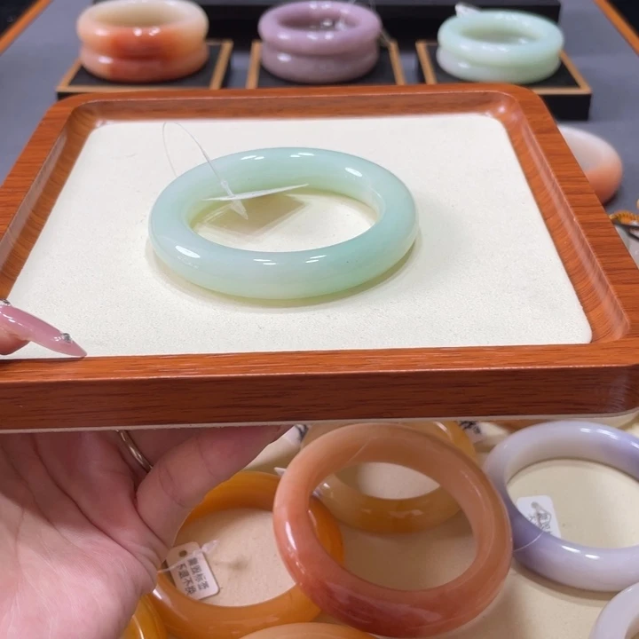 未镶嵌手镯石英岩玉N****.