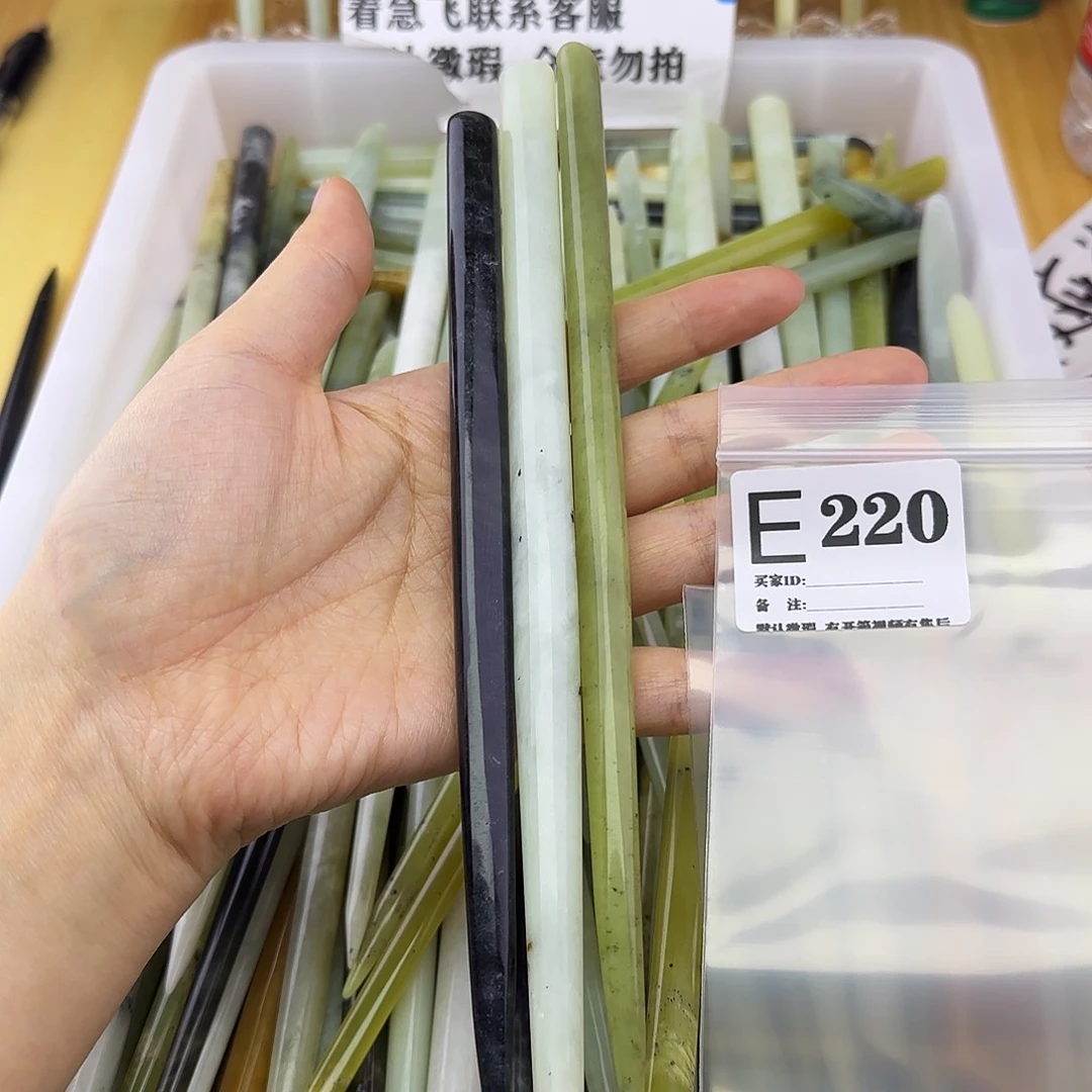 蛇纹石玉发饰合金人****光