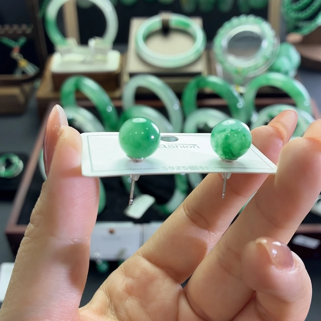 石英质玉未镶嵌耳钉