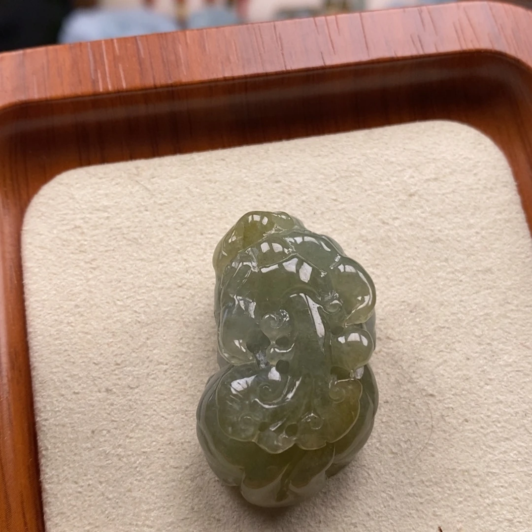 翡翠未镶嵌颈饰如意貔貅