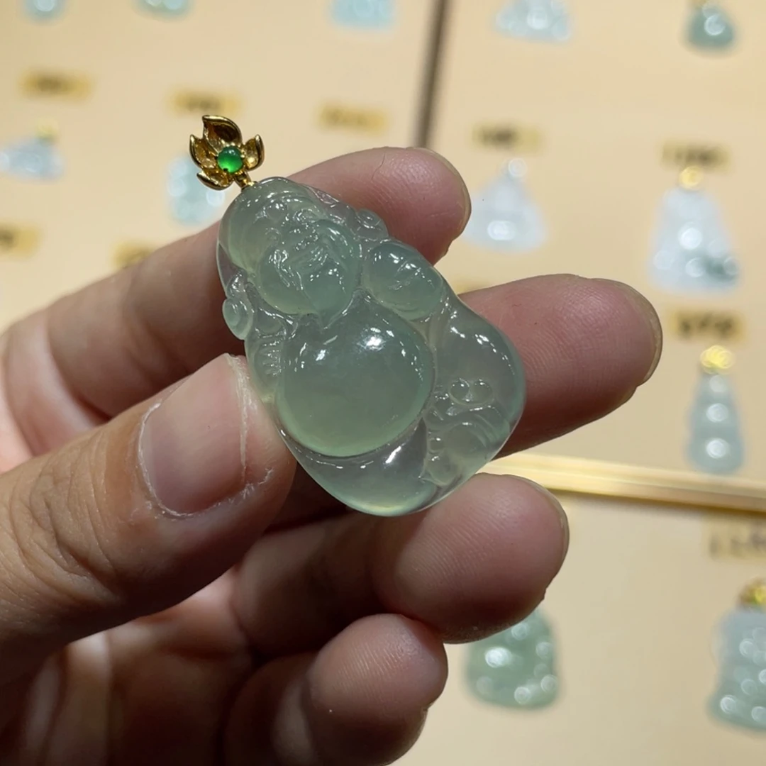 颈饰18K金镶嵌翡翠