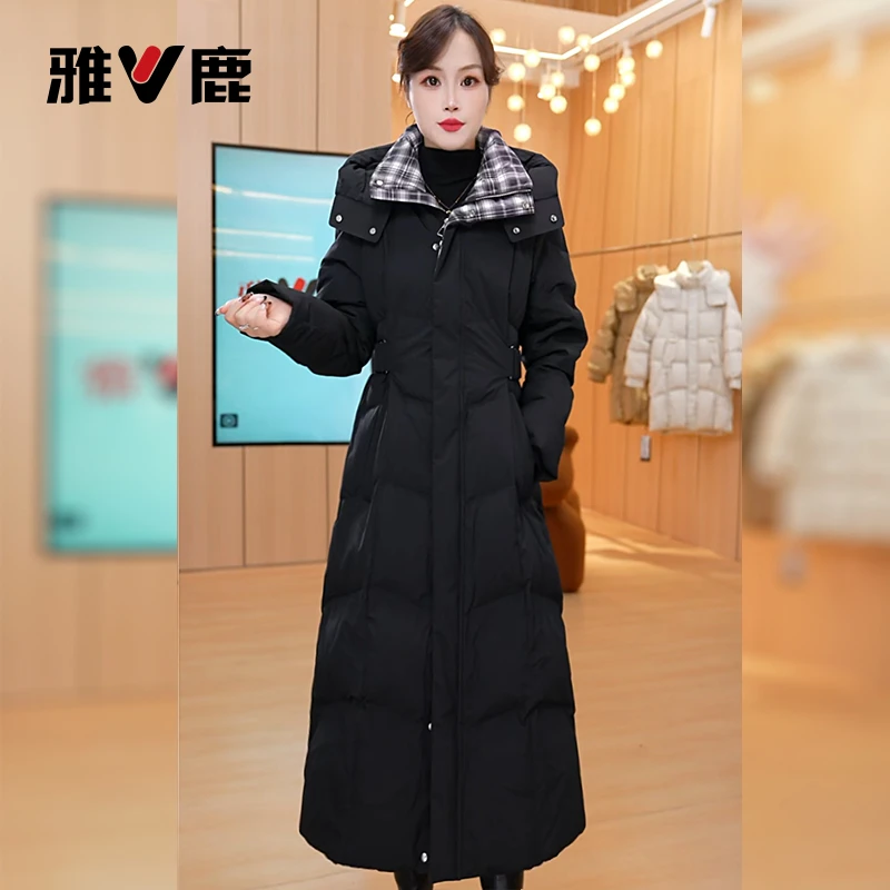 雅鹿2025冬季新款黑色连帽羽绒服女长款加厚过膝保暖显瘦大码外套