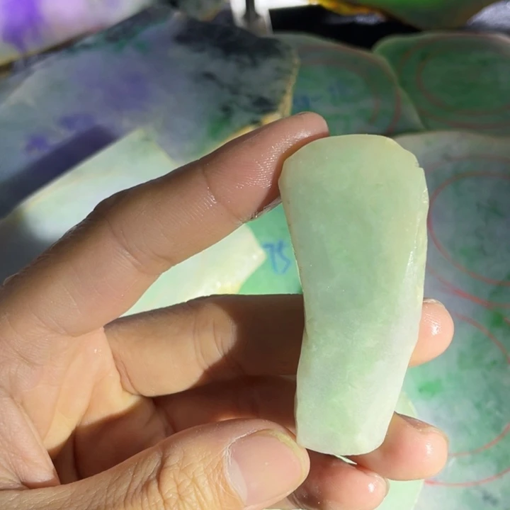 翡翠未镶嵌挂件片料