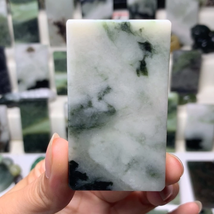 独山玉未镶嵌颈饰