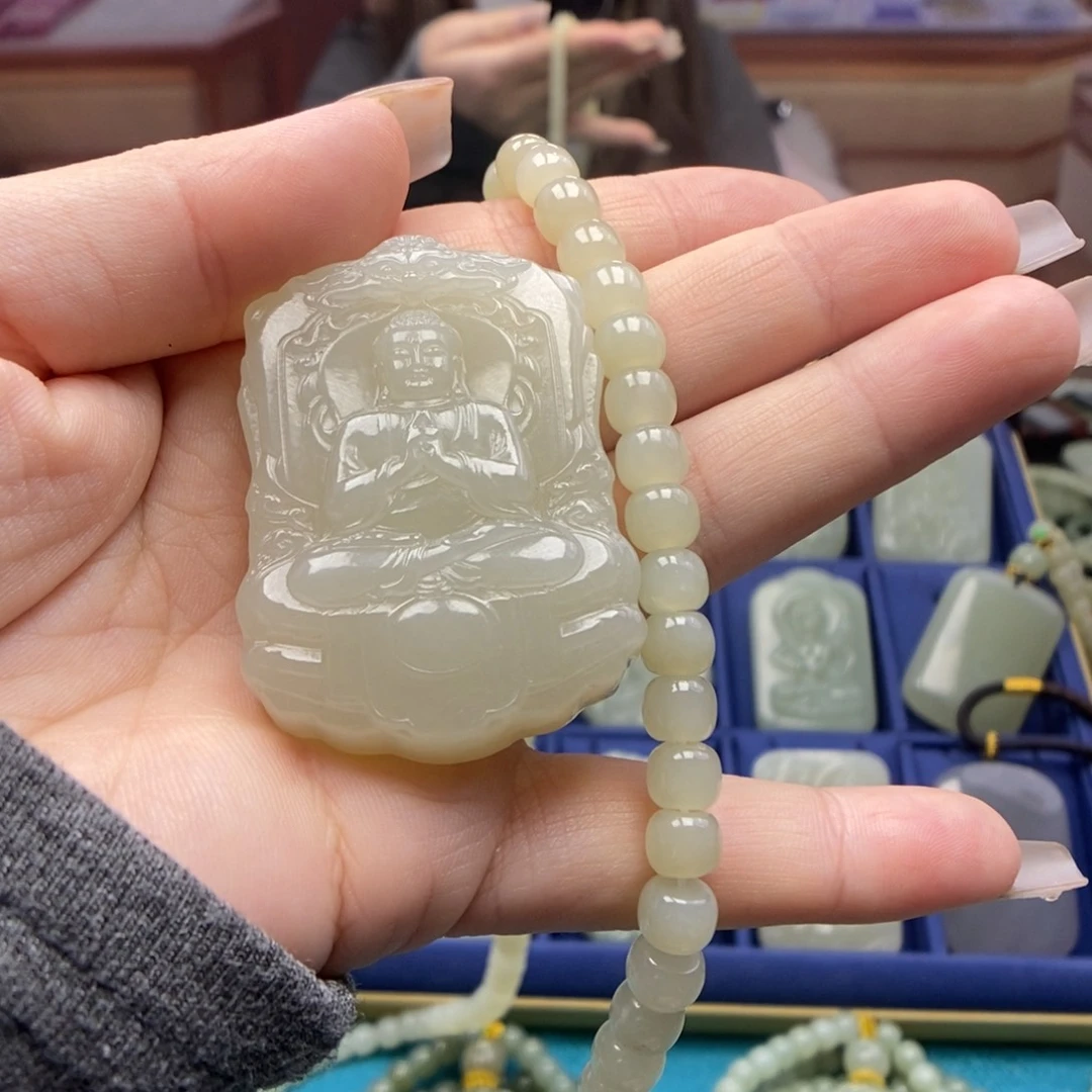 和田玉颈饰未镶嵌金*