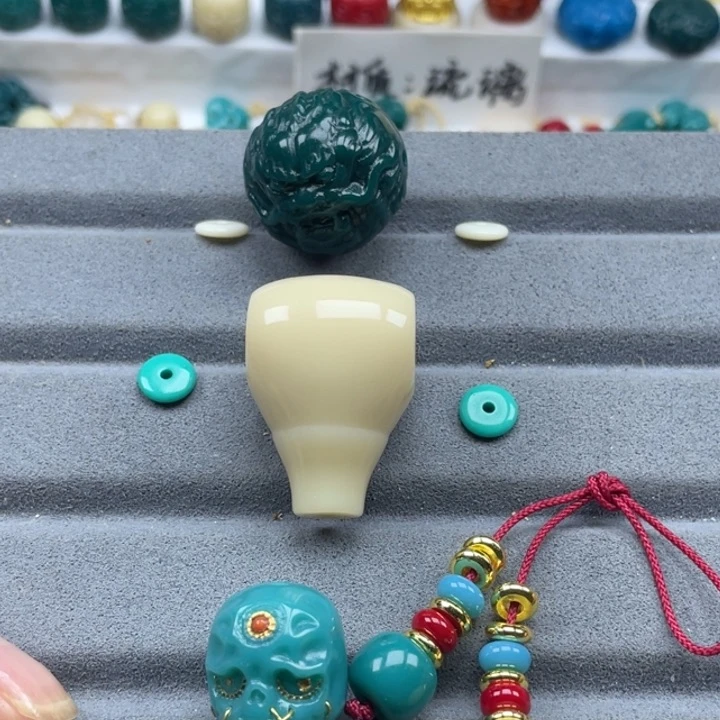 玻璃颈饰雪巴琉璃