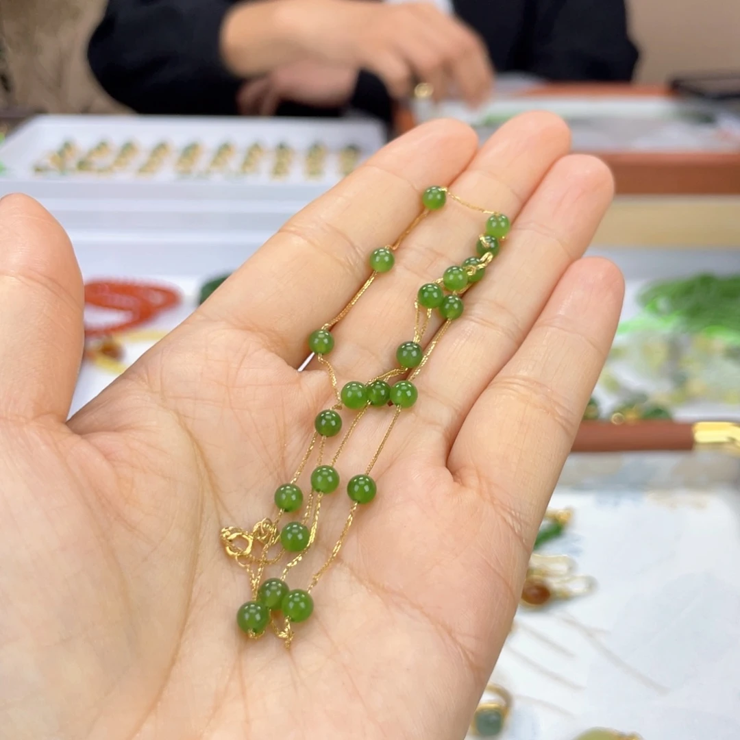 颈饰18K金镶嵌和田玉卡4.2