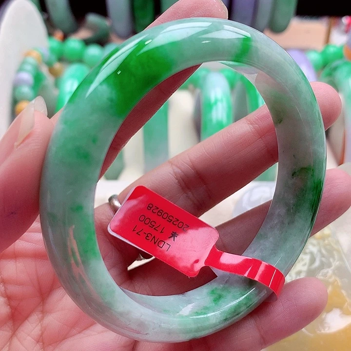 翡翠未镶嵌手镯翡翠