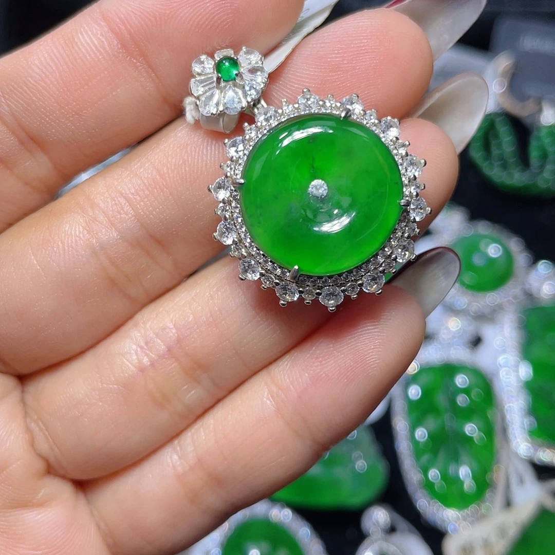 翡翠颈饰银S925镶嵌翡翠