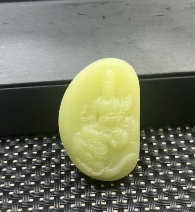 手工雕刻工艺细腻色泽艳丽