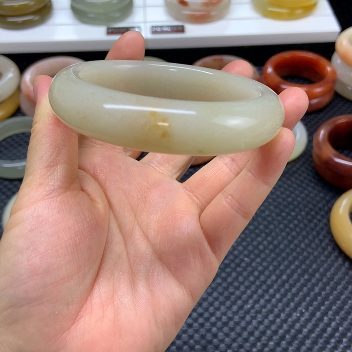 未镶嵌手镯石英质玉