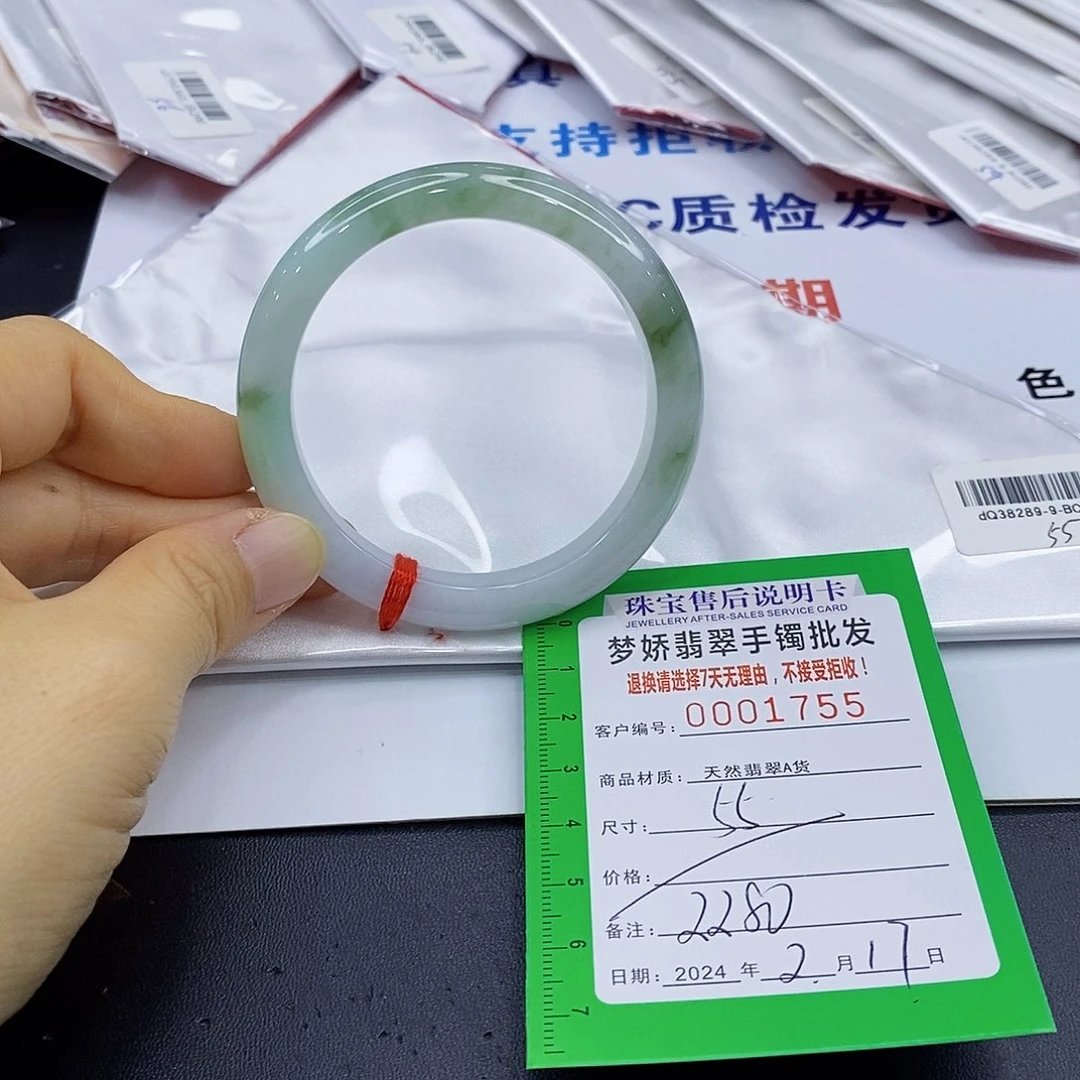 翡翠手镯未镶嵌翡翠手镯