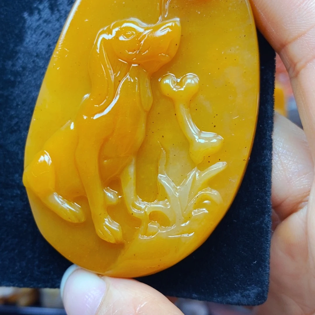 未镶嵌石英质玉（黄龙玉）颈饰