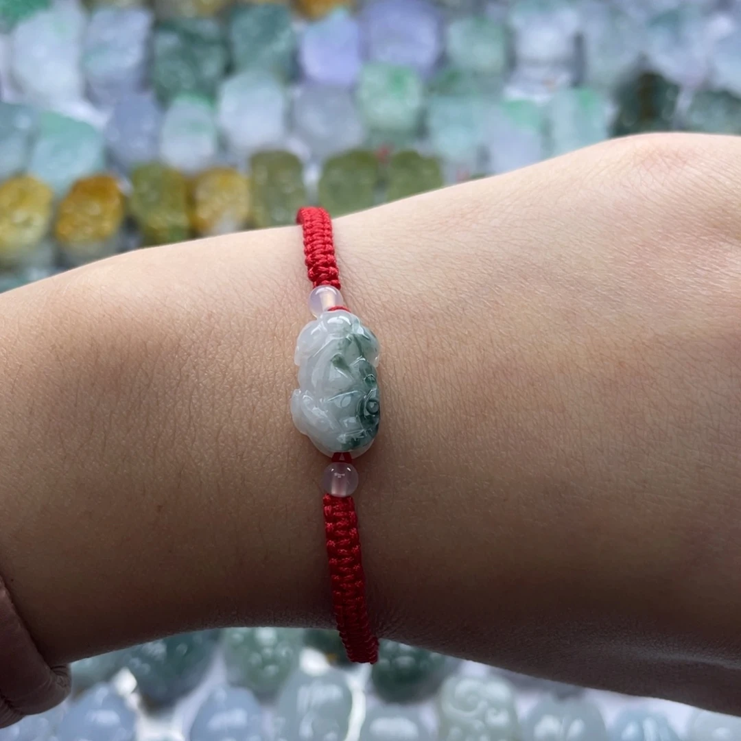 翡翠颈饰未镶嵌貔貅