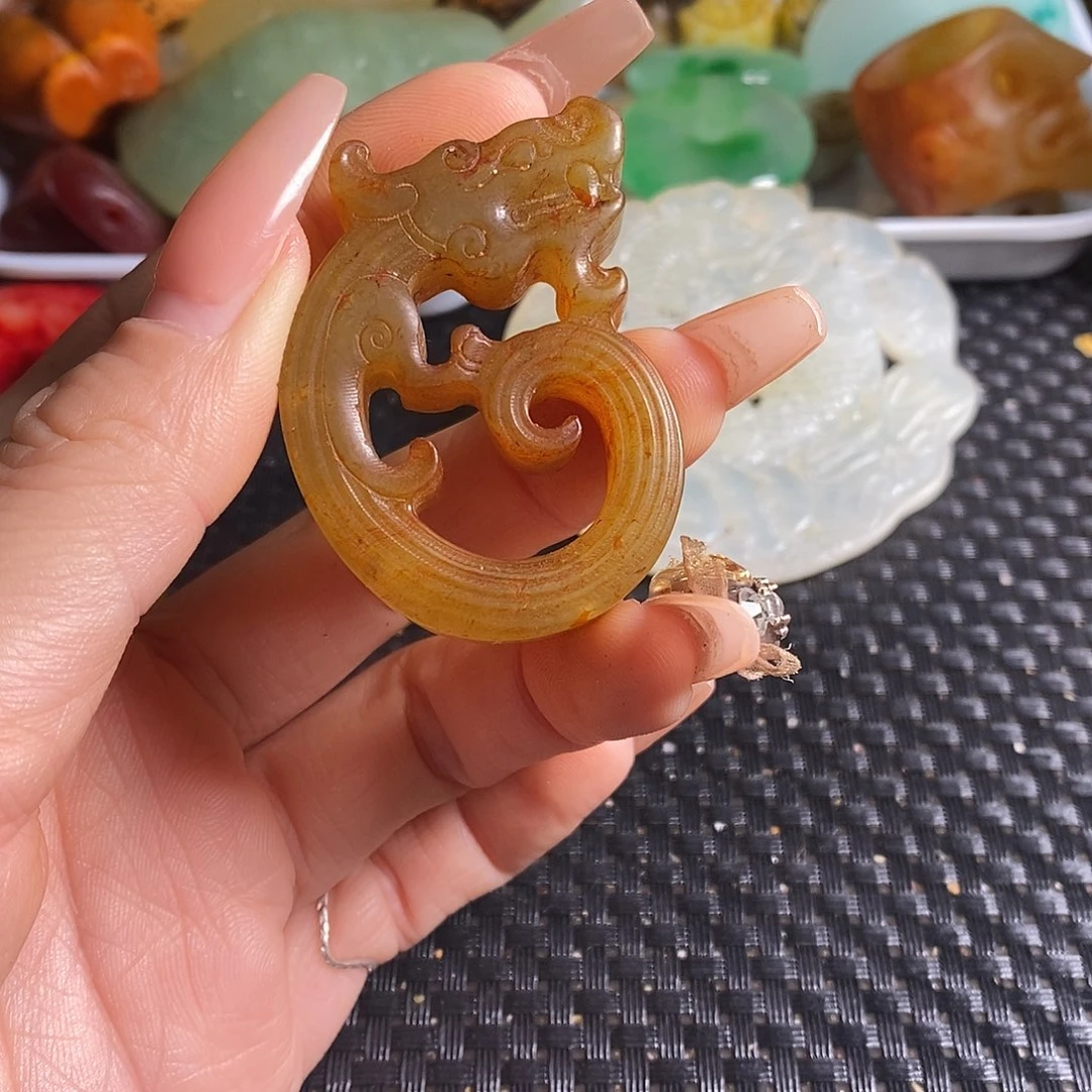 岫岩老玉（透闪石质玉）未镶嵌珠宝奇石