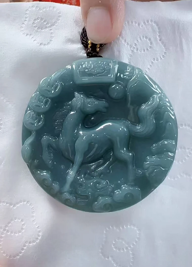 天然翡翠A货马上有钱（多样性发货发一个）宽48-52厚10-12送绳