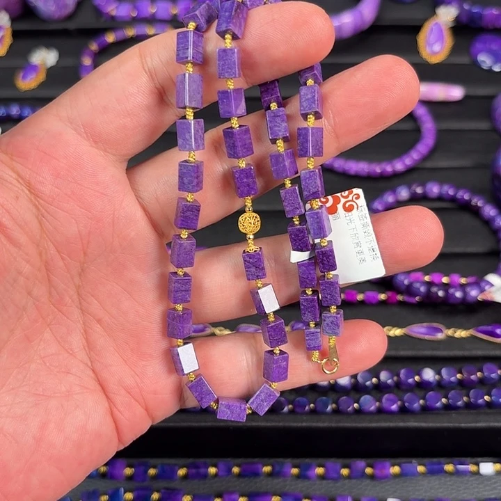 18K金镶嵌苏纪石（舒俱来）项链