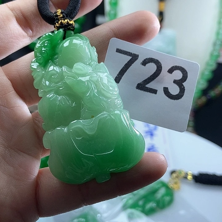 翡翠未镶嵌吊坠(赠链)